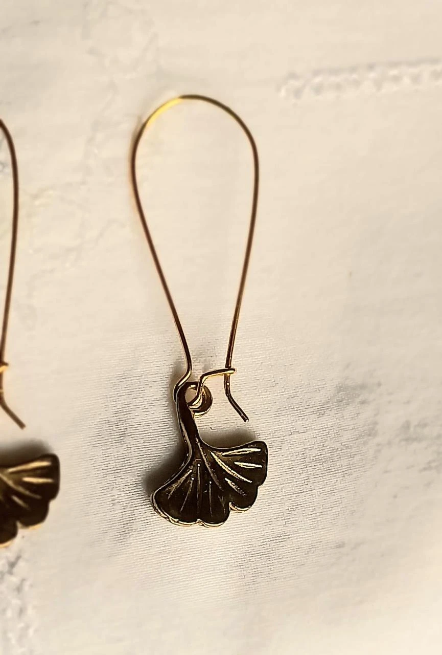 New golden lotus flower earrings - creation – photo 4